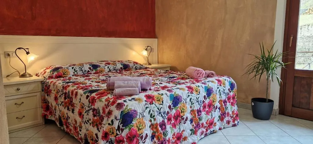 Bed and Breakfast Casa Carda Di Lai Loretta Castel Focognano Frühstückspension